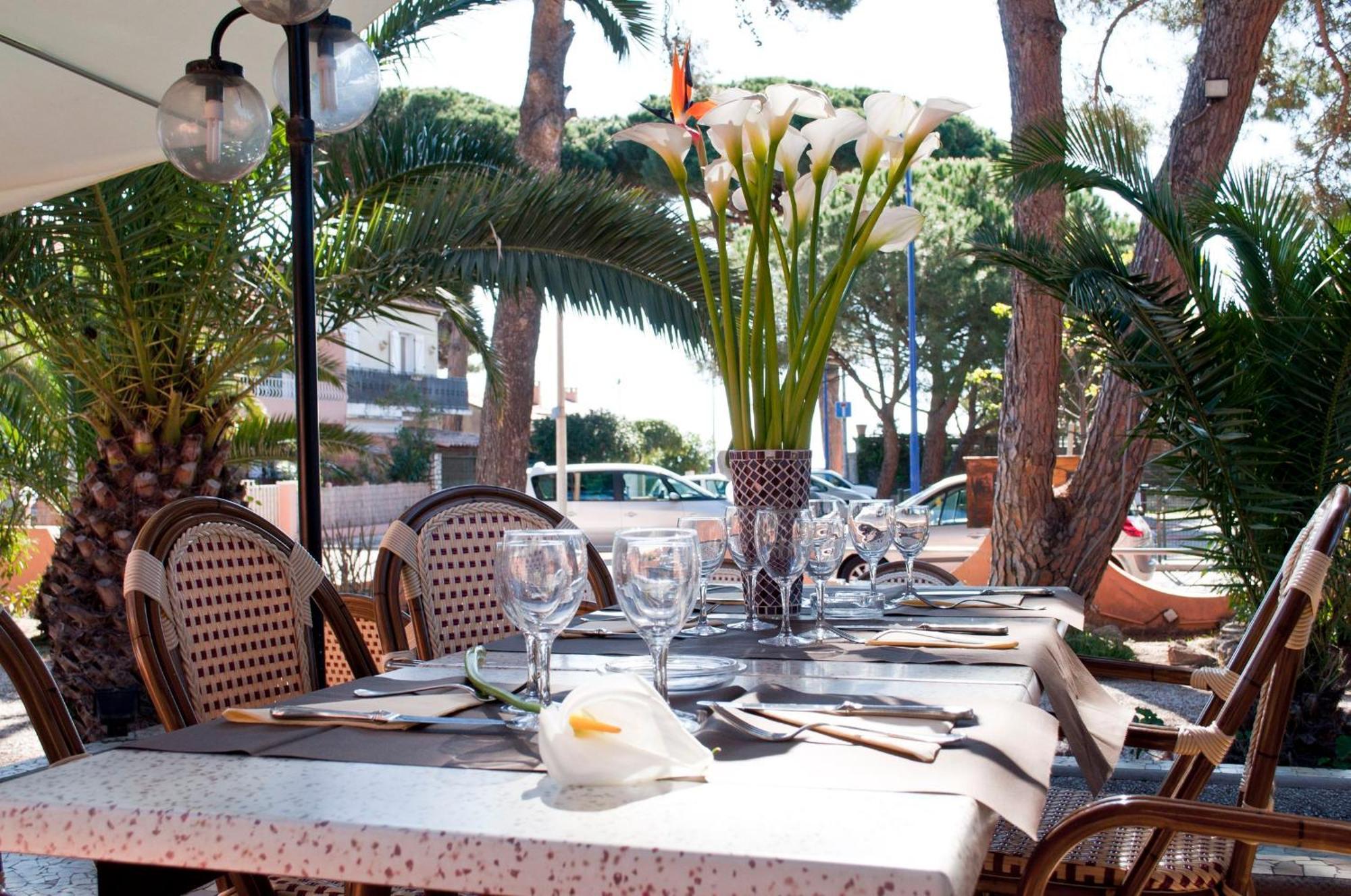 Logis Hotel Restaurant Le Kalliste Hyères Eksteriør bilde