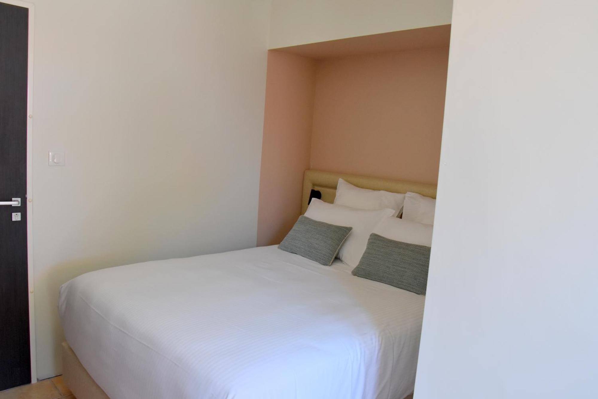 Logis Hotel Restaurant Le Kalliste Hyères Eksteriør bilde