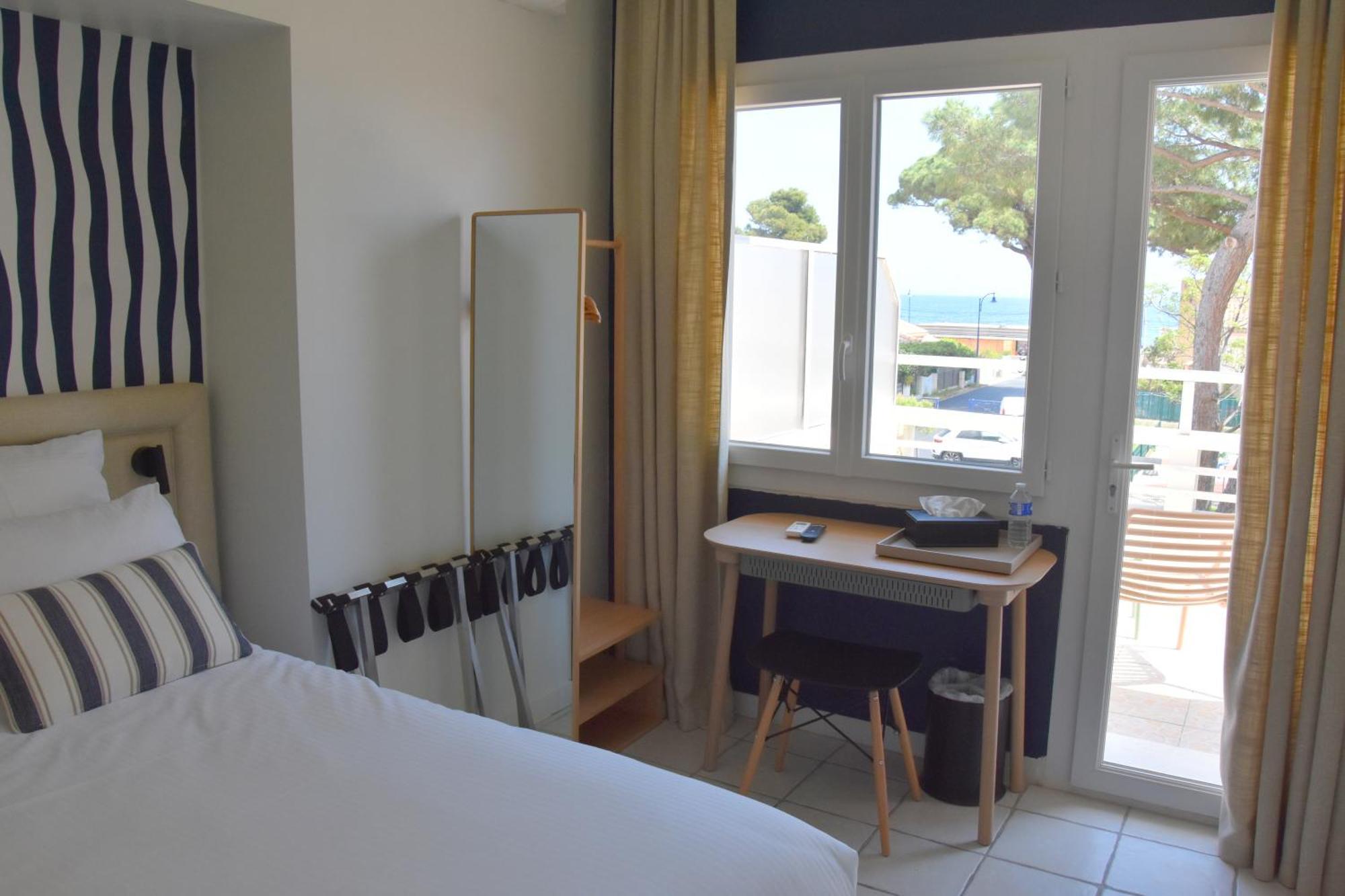 Logis Hotel Restaurant Le Kalliste Hyères Eksteriør bilde