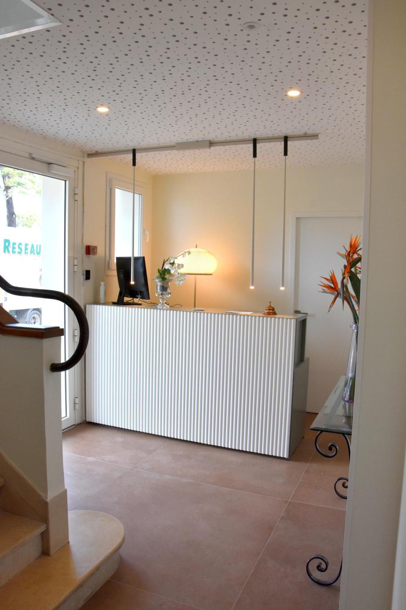 Logis Hotel Restaurant Le Kalliste Hyères Eksteriør bilde
