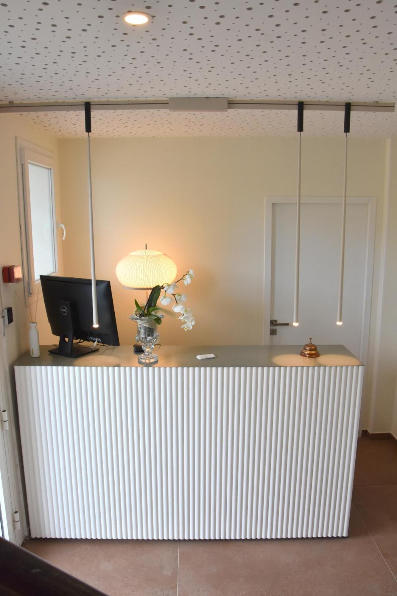 Logis Hotel Restaurant Le Kalliste Hyères Eksteriør bilde