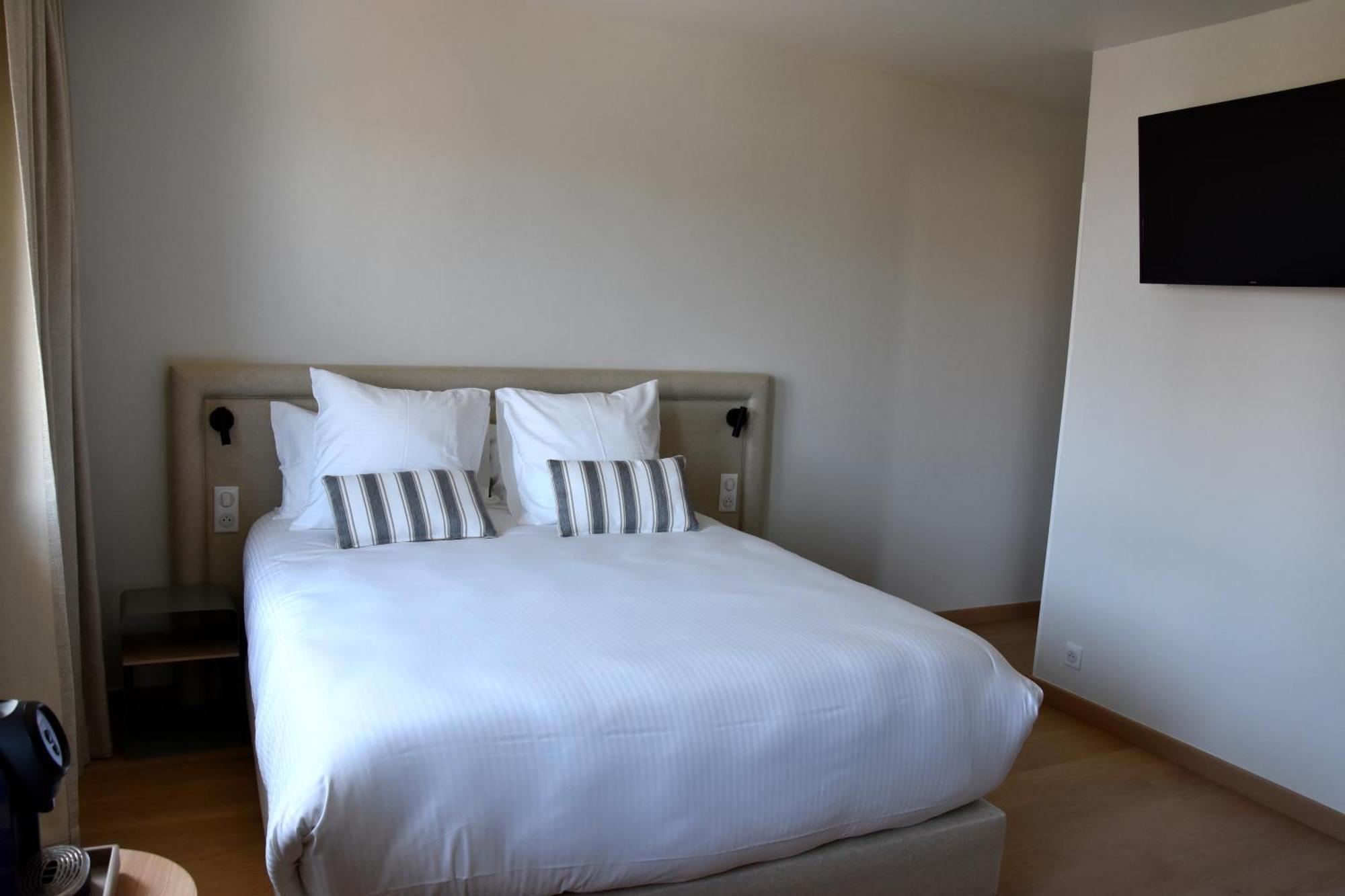 Logis Hotel Restaurant Le Kalliste Hyères Eksteriør bilde