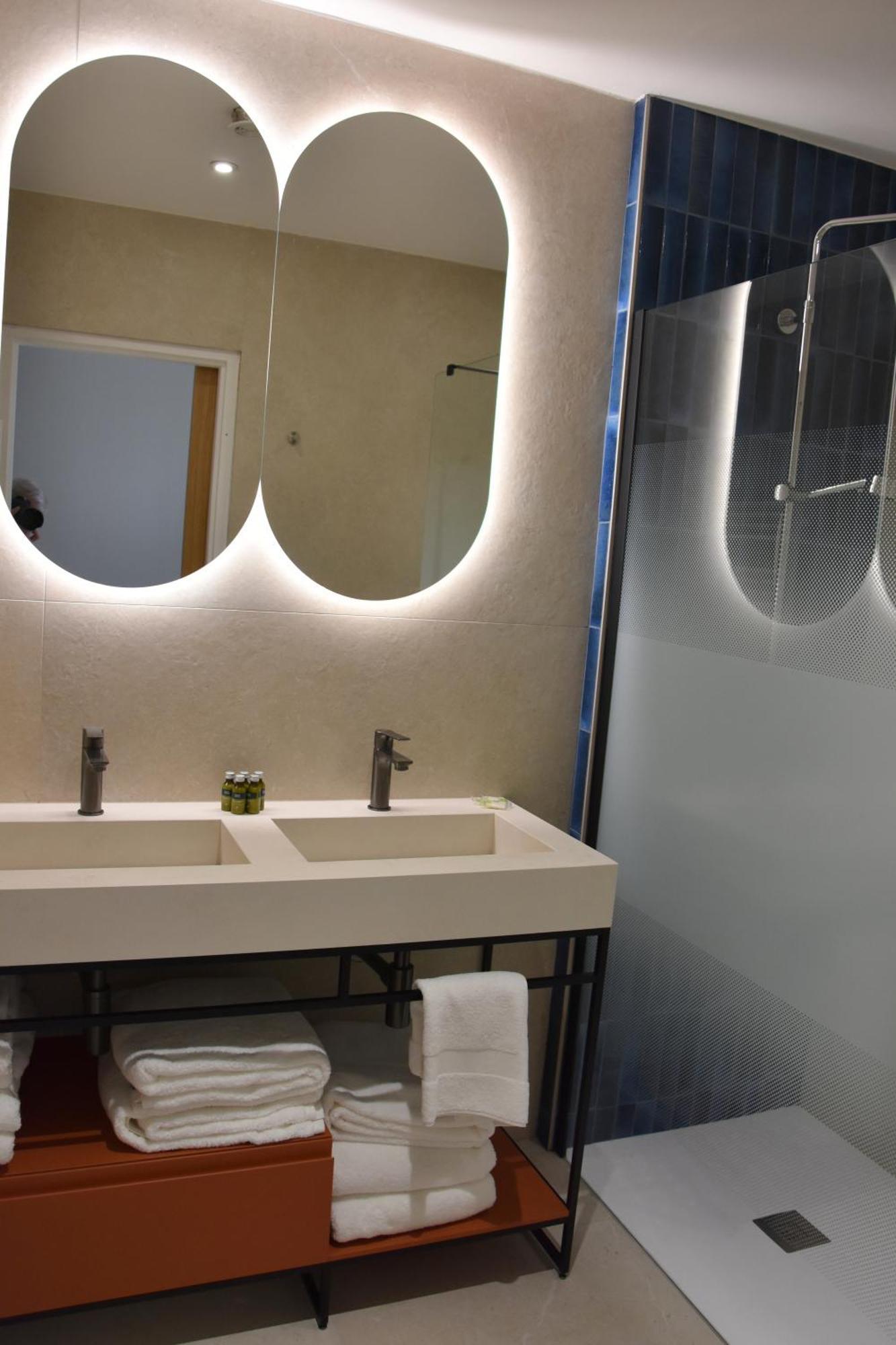 Logis Hotel Restaurant Le Kalliste Hyères Eksteriør bilde
