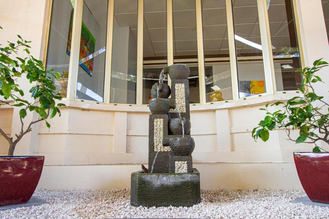Logis Hotel Restaurant Le Kalliste Hyères Eksteriør bilde