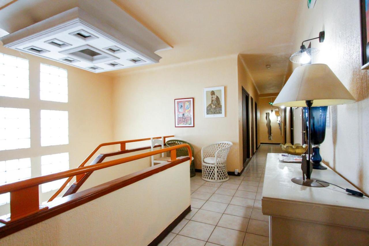 Logis Hotel Restaurant Le Kalliste Hyères Eksteriør bilde